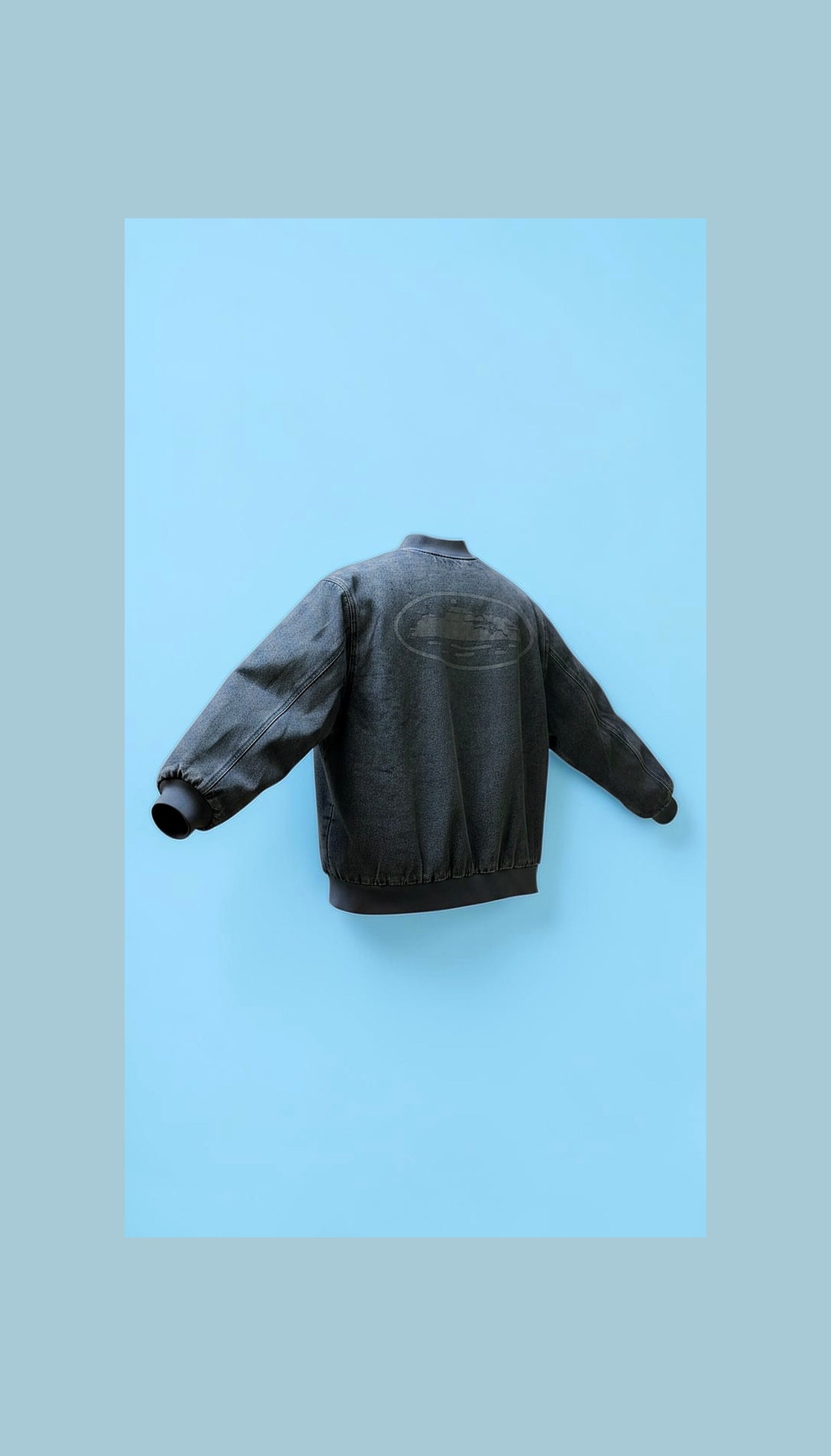 Jaqueta jeans masculina Artigo Importado, vista frontal com detalhes de costura e botões, em moldura de parede.